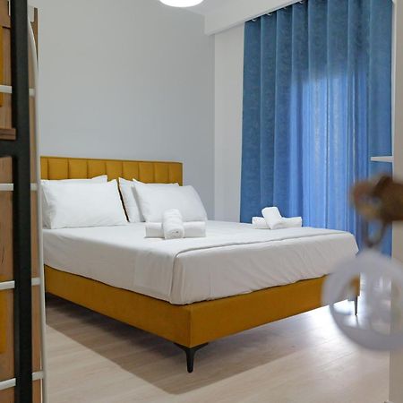 Hotel Holiday Sarandë エクステリア 写真