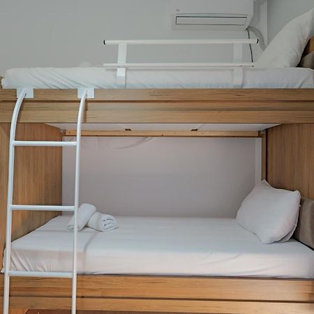 Hotel Holiday Sarandë エクステリア 写真