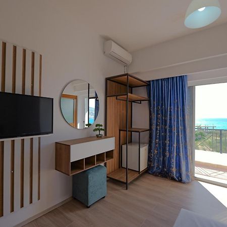 Hotel Holiday Sarandë エクステリア 写真