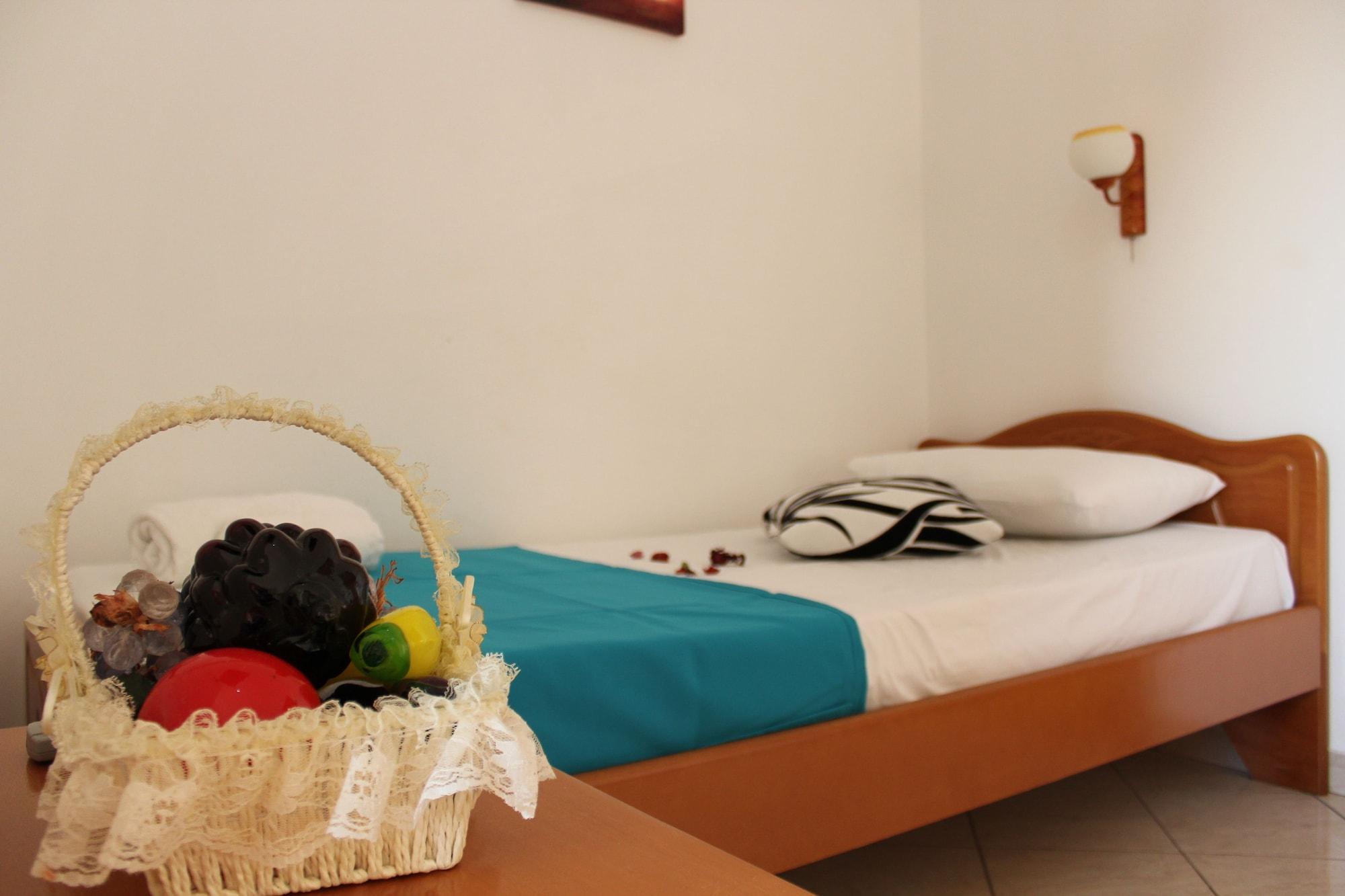 Hotel Holiday Sarandë エクステリア 写真