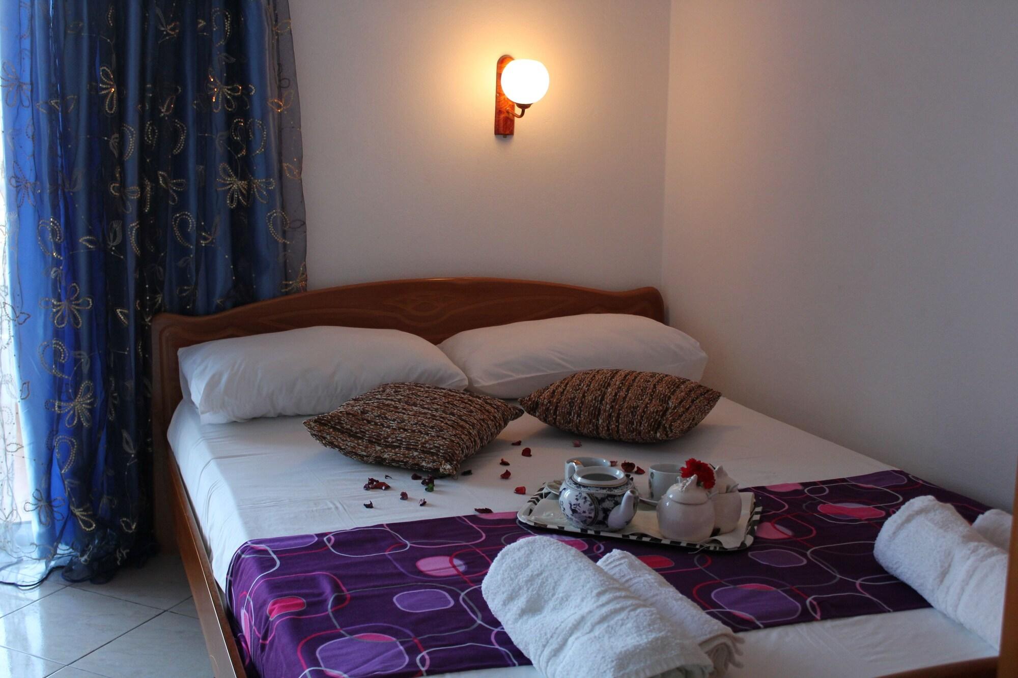 Hotel Holiday Sarandë エクステリア 写真