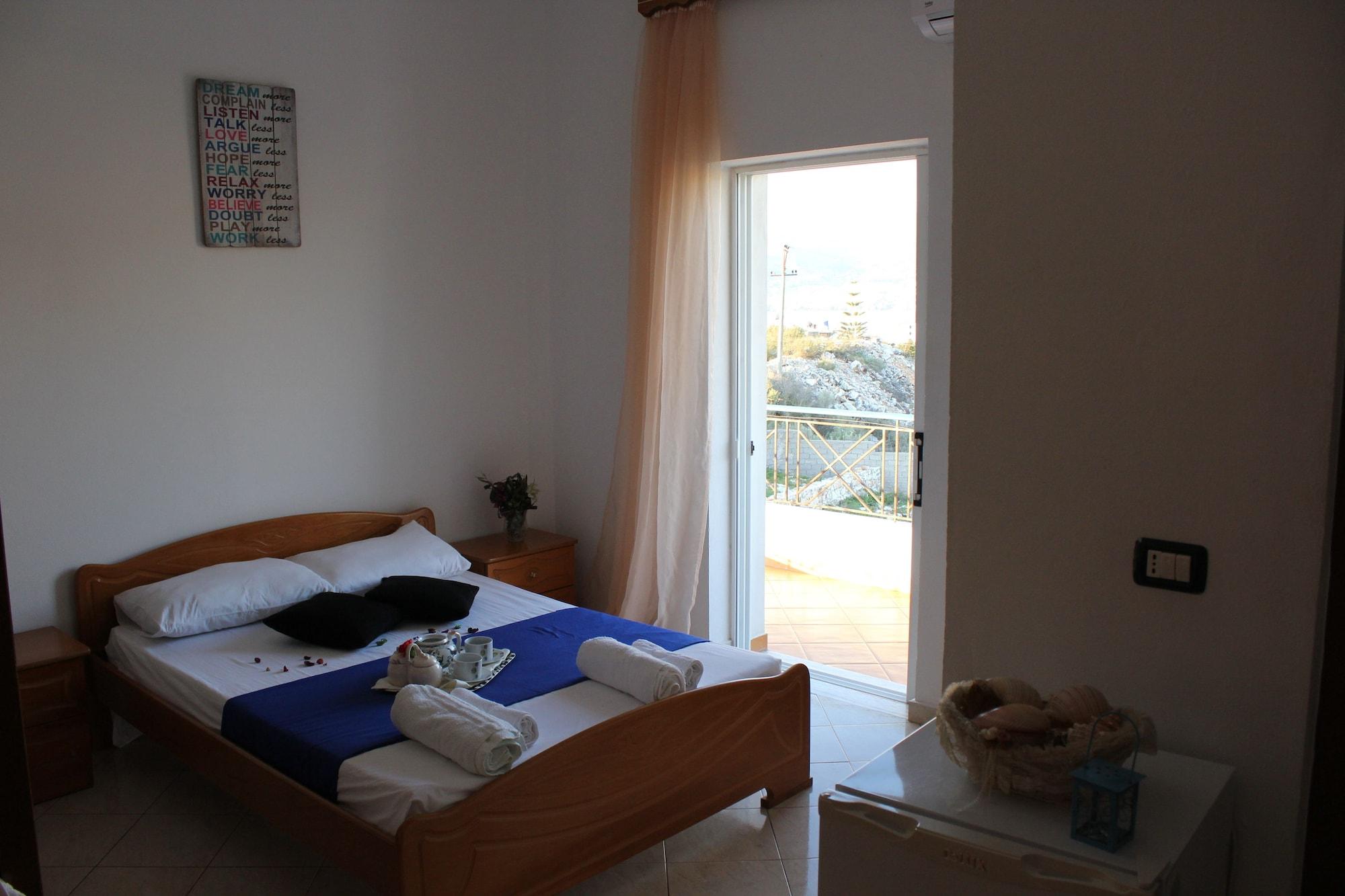 Hotel Holiday Sarandë エクステリア 写真