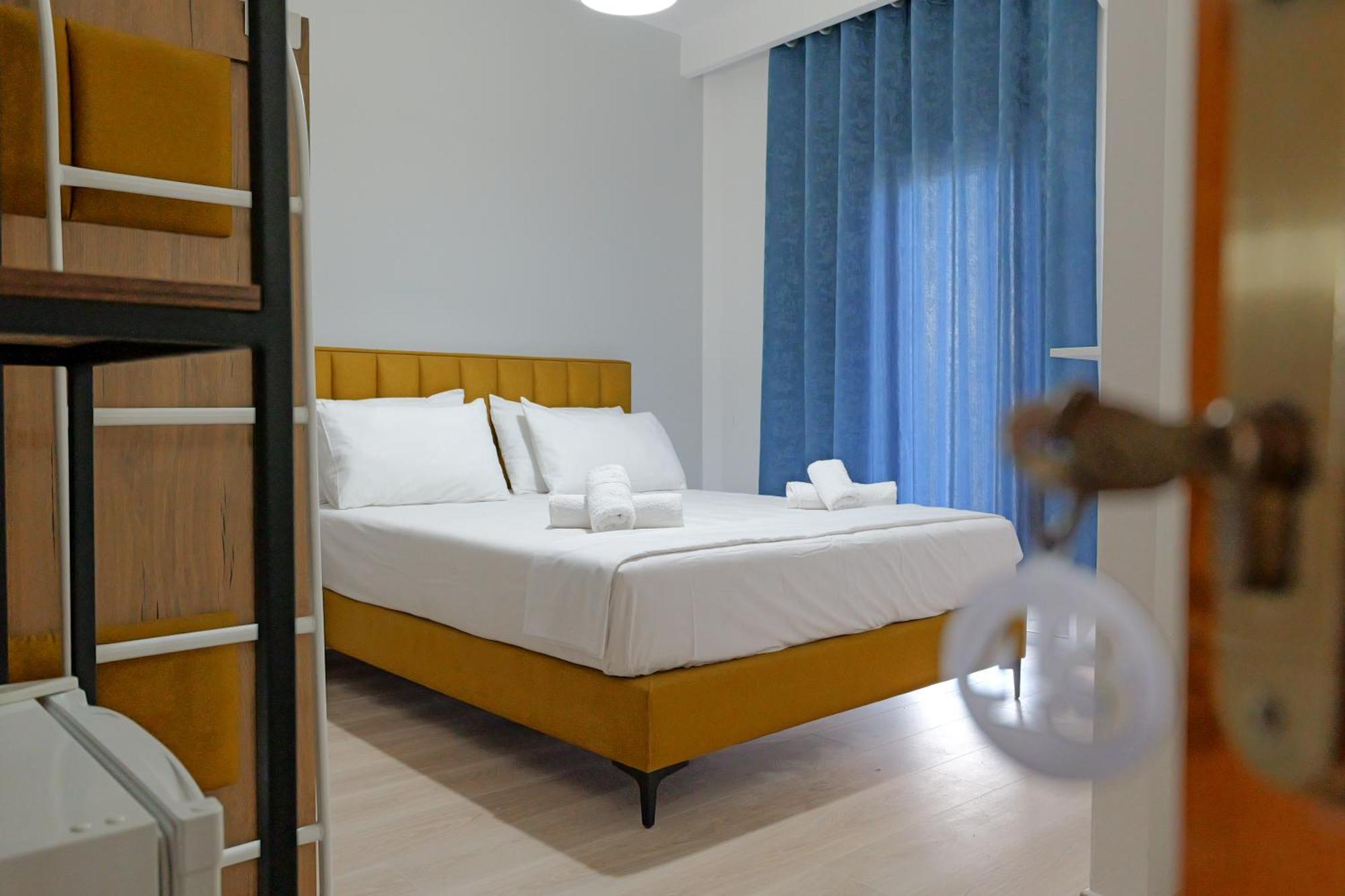 Hotel Holiday Sarandë エクステリア 写真