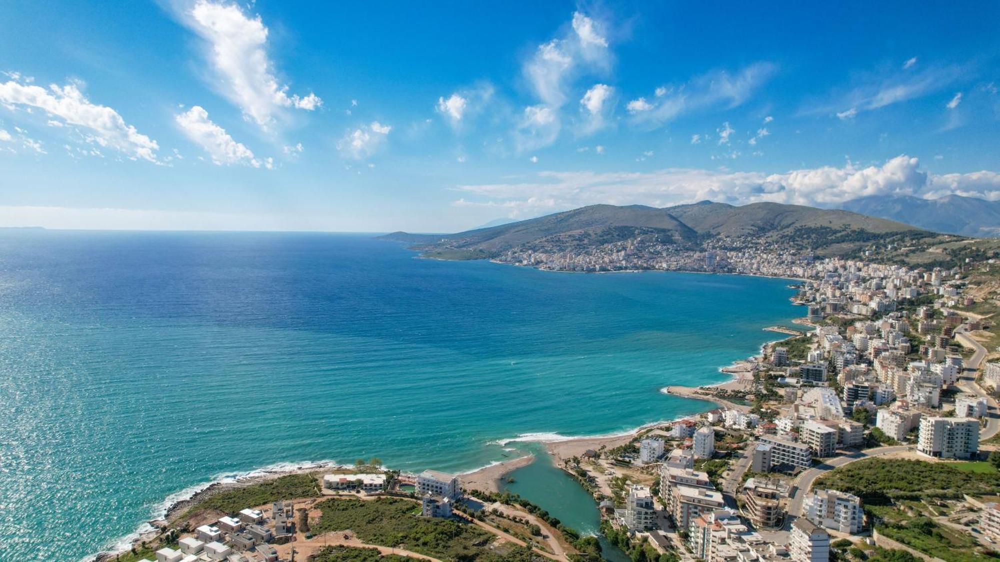 Hotel Holiday Sarandë エクステリア 写真