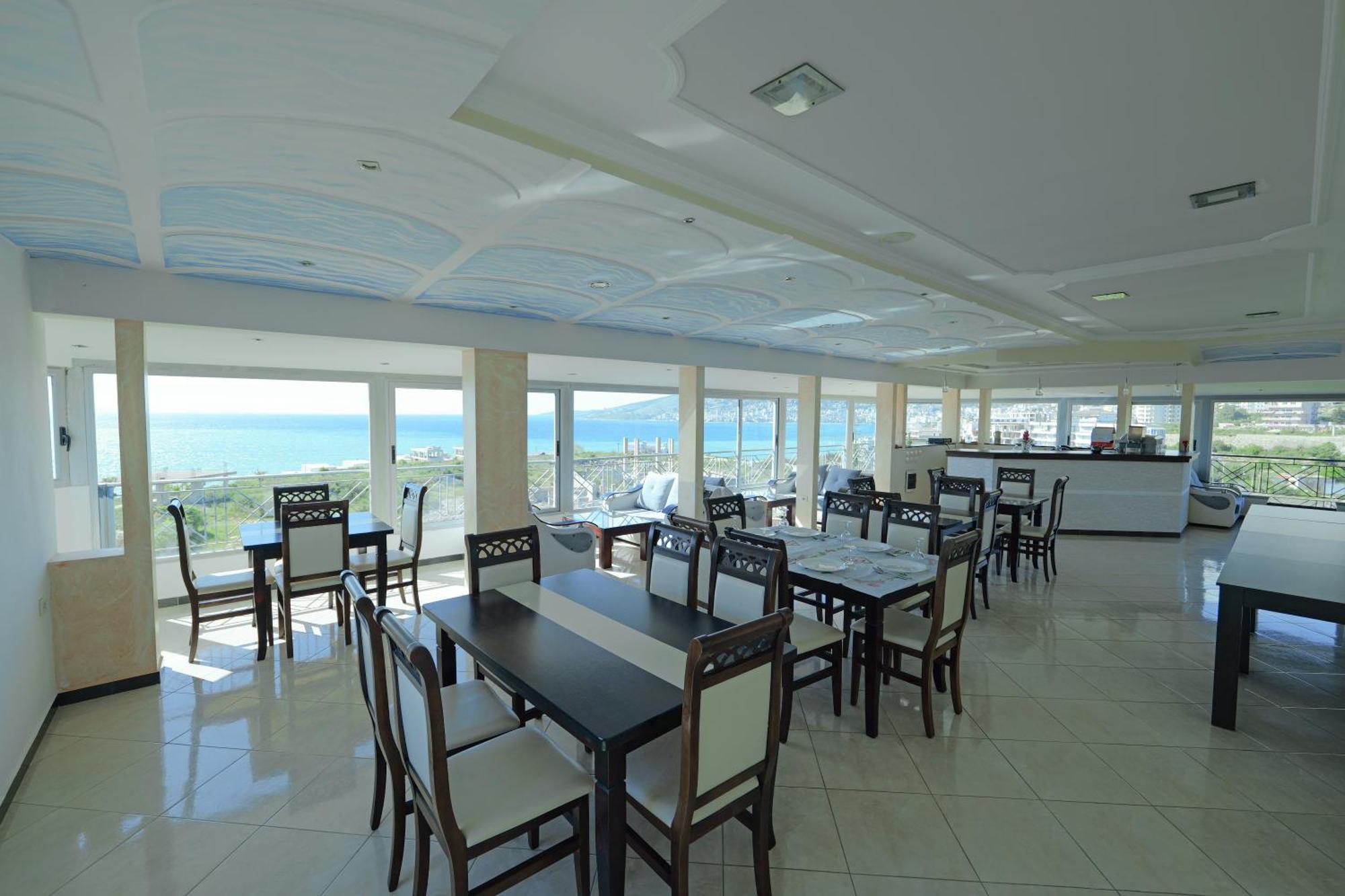 Hotel Holiday Sarandë エクステリア 写真