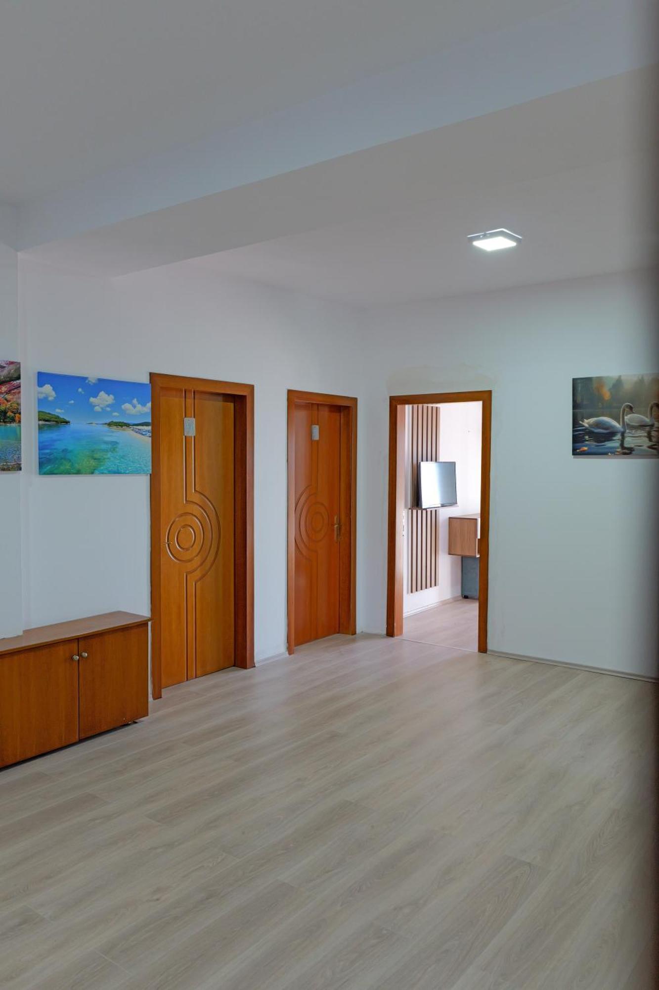 Hotel Holiday Sarandë エクステリア 写真