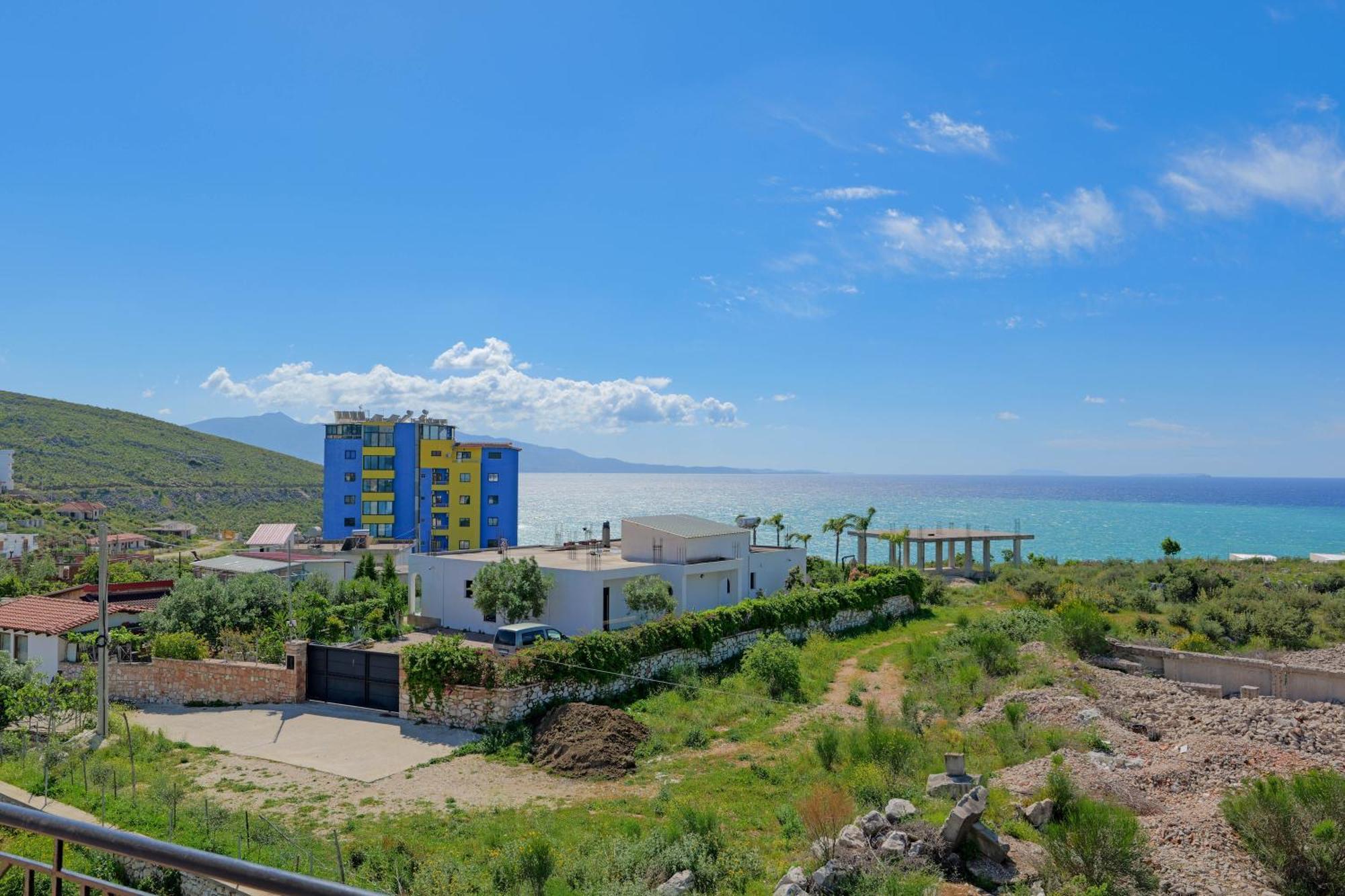 Hotel Holiday Sarandë エクステリア 写真