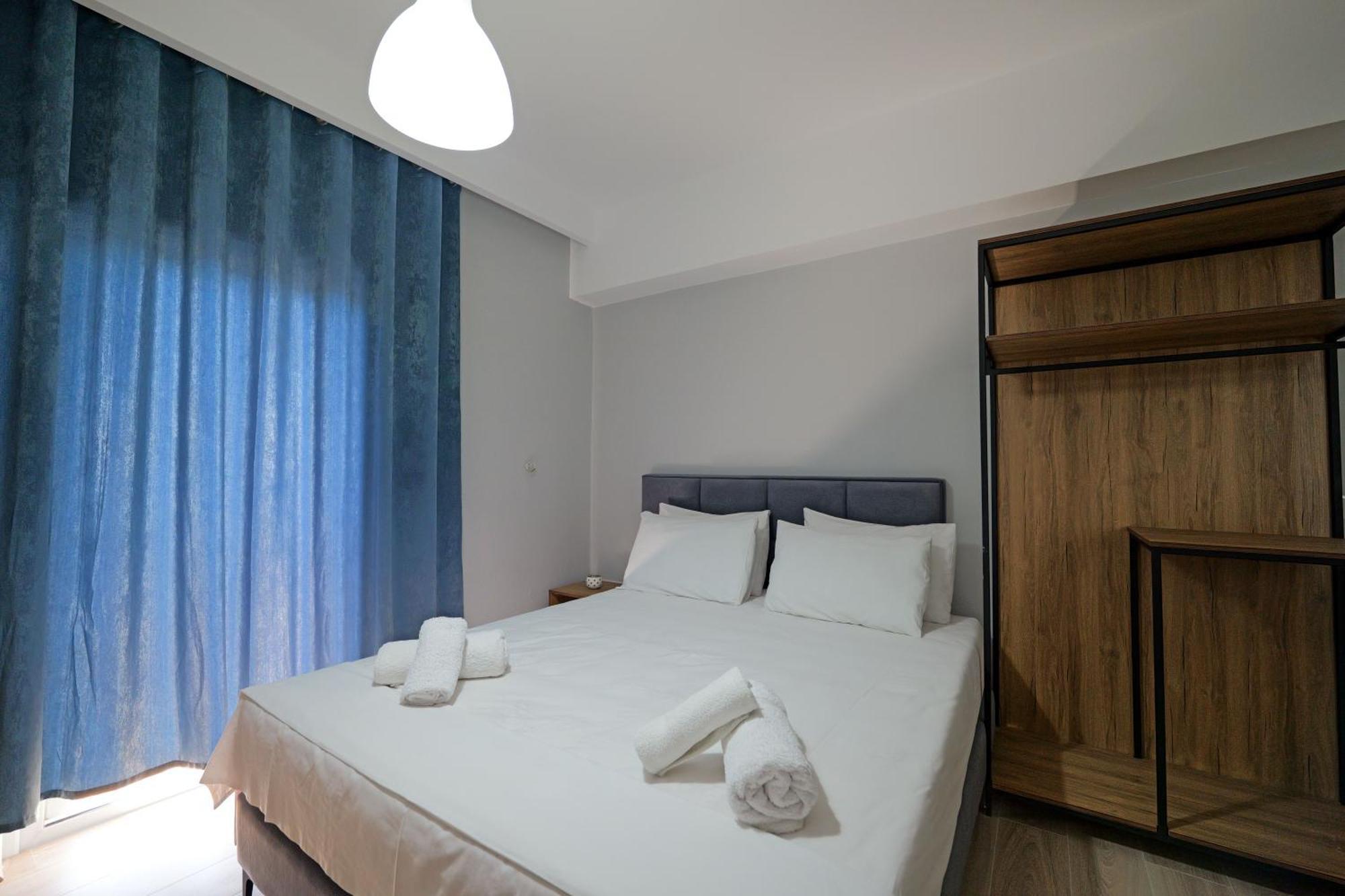 Hotel Holiday Sarandë エクステリア 写真