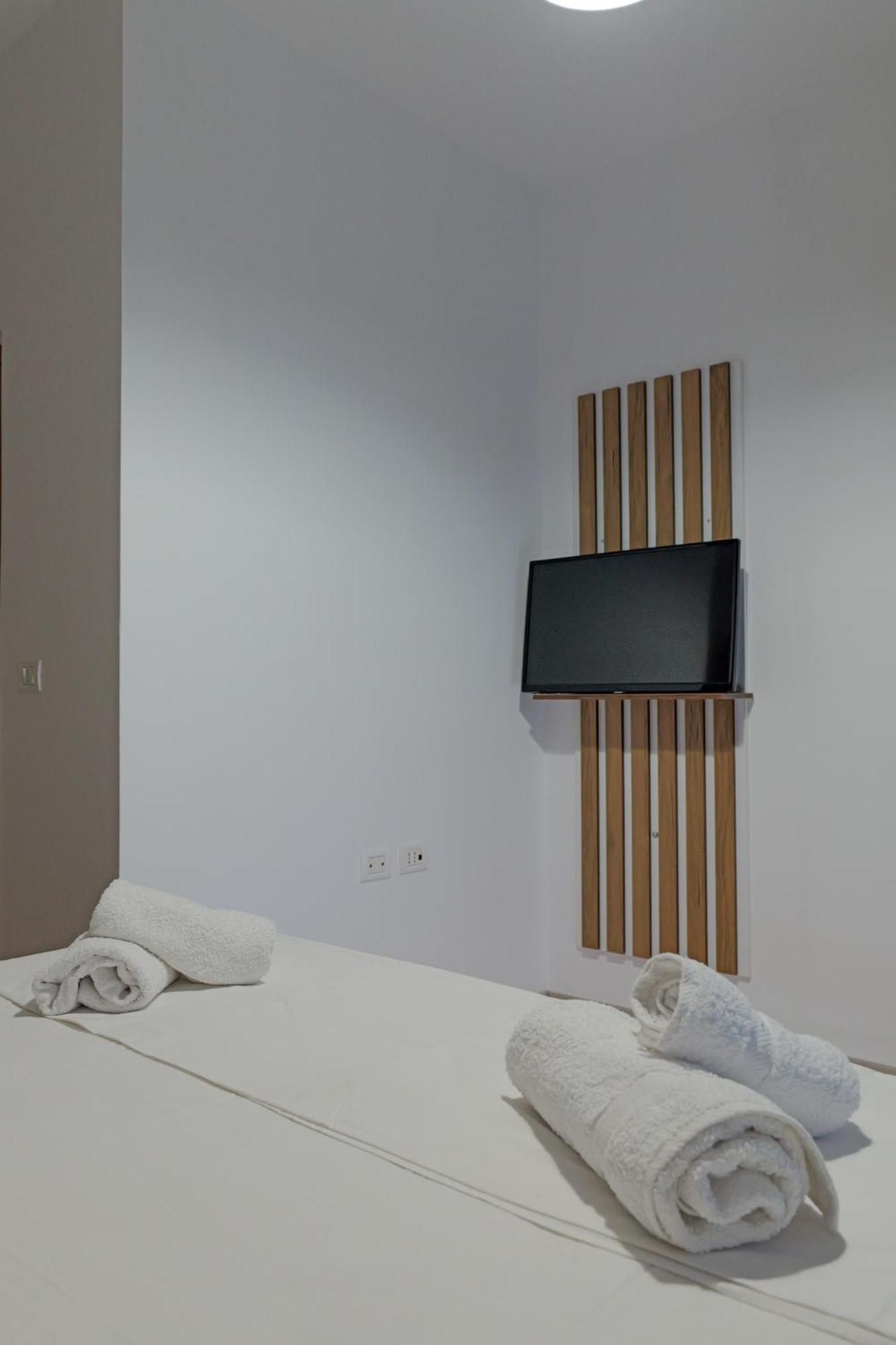 Hotel Holiday Sarandë エクステリア 写真