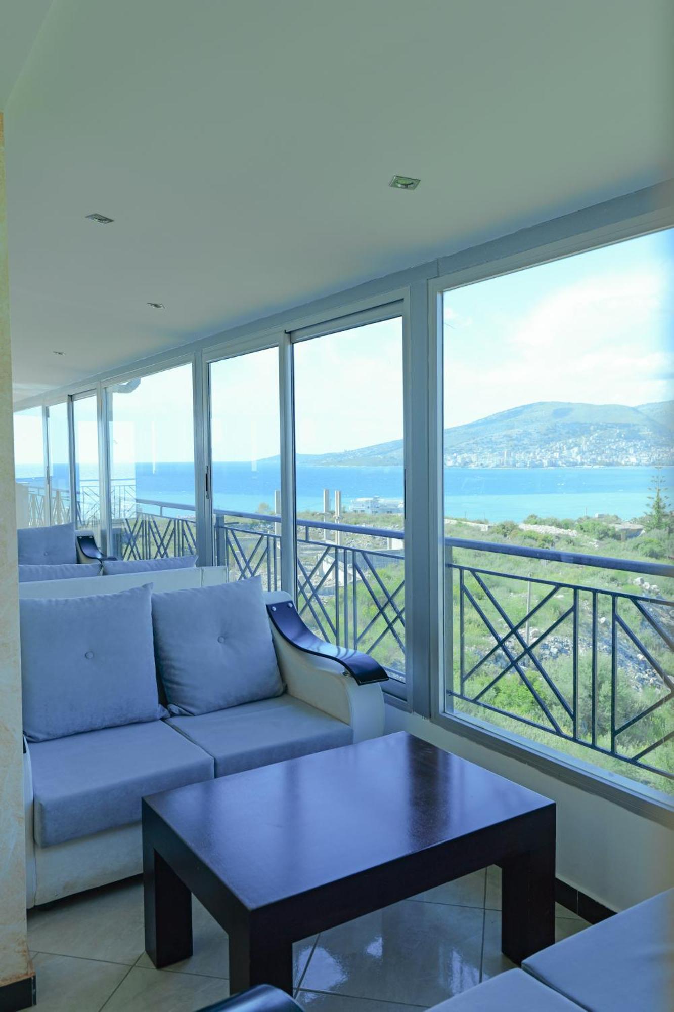 Hotel Holiday Sarandë エクステリア 写真