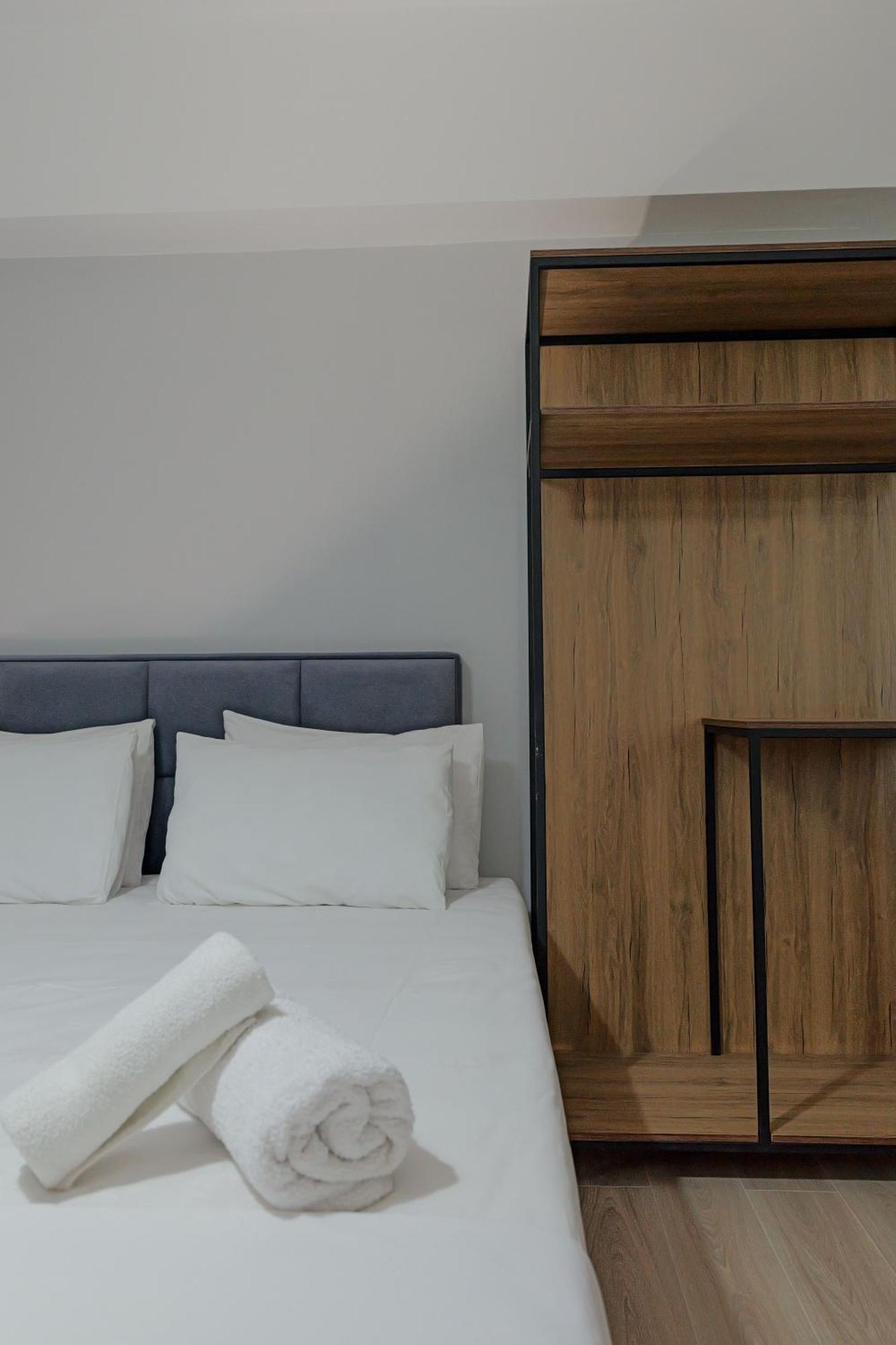 Hotel Holiday Sarandë エクステリア 写真