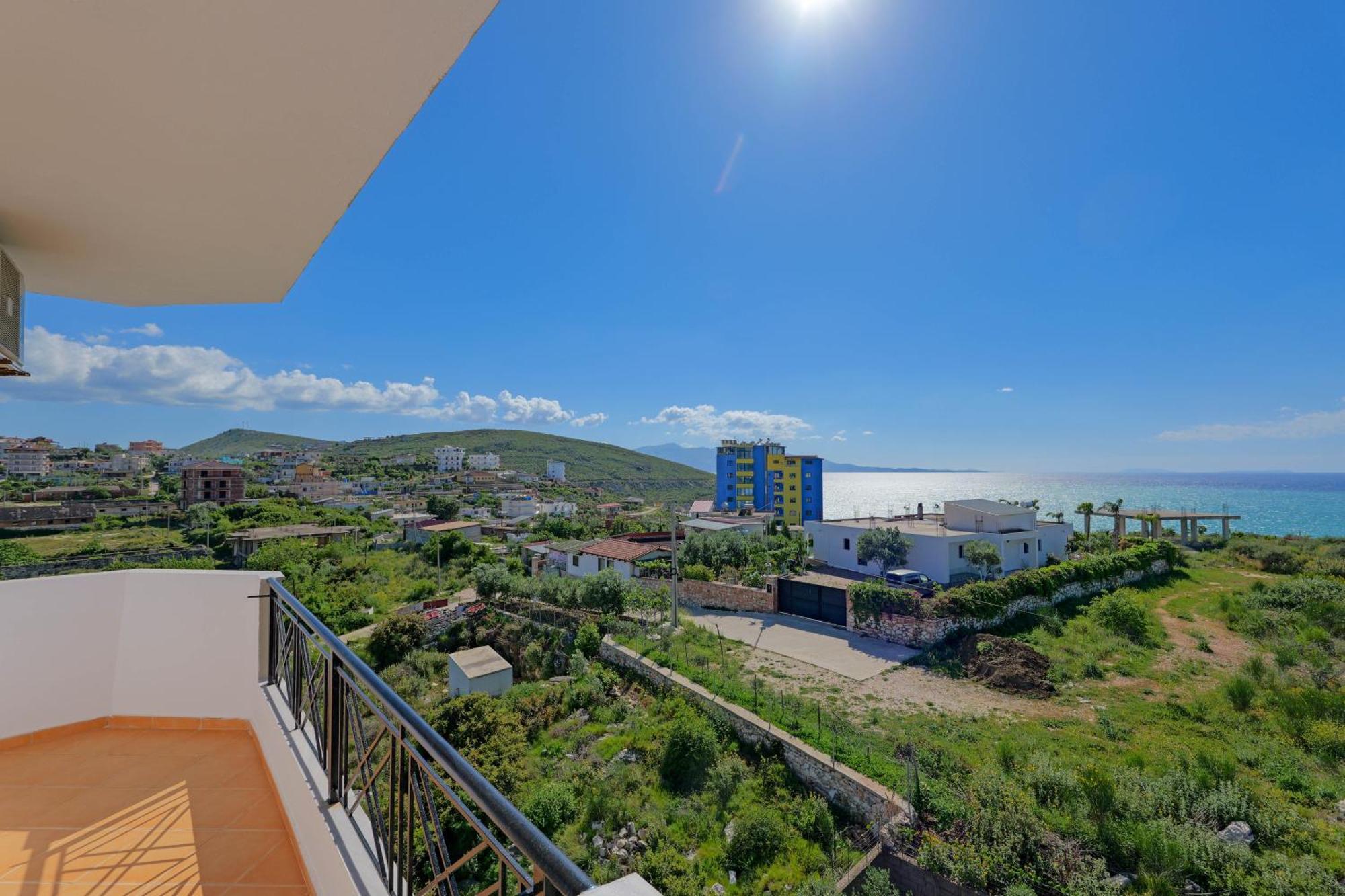 Hotel Holiday Sarandë エクステリア 写真