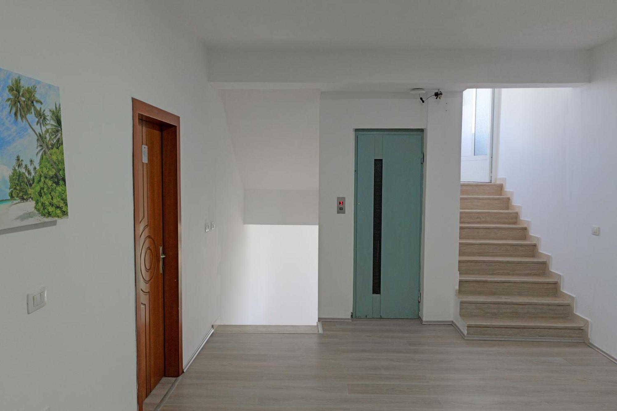 Hotel Holiday Sarandë エクステリア 写真