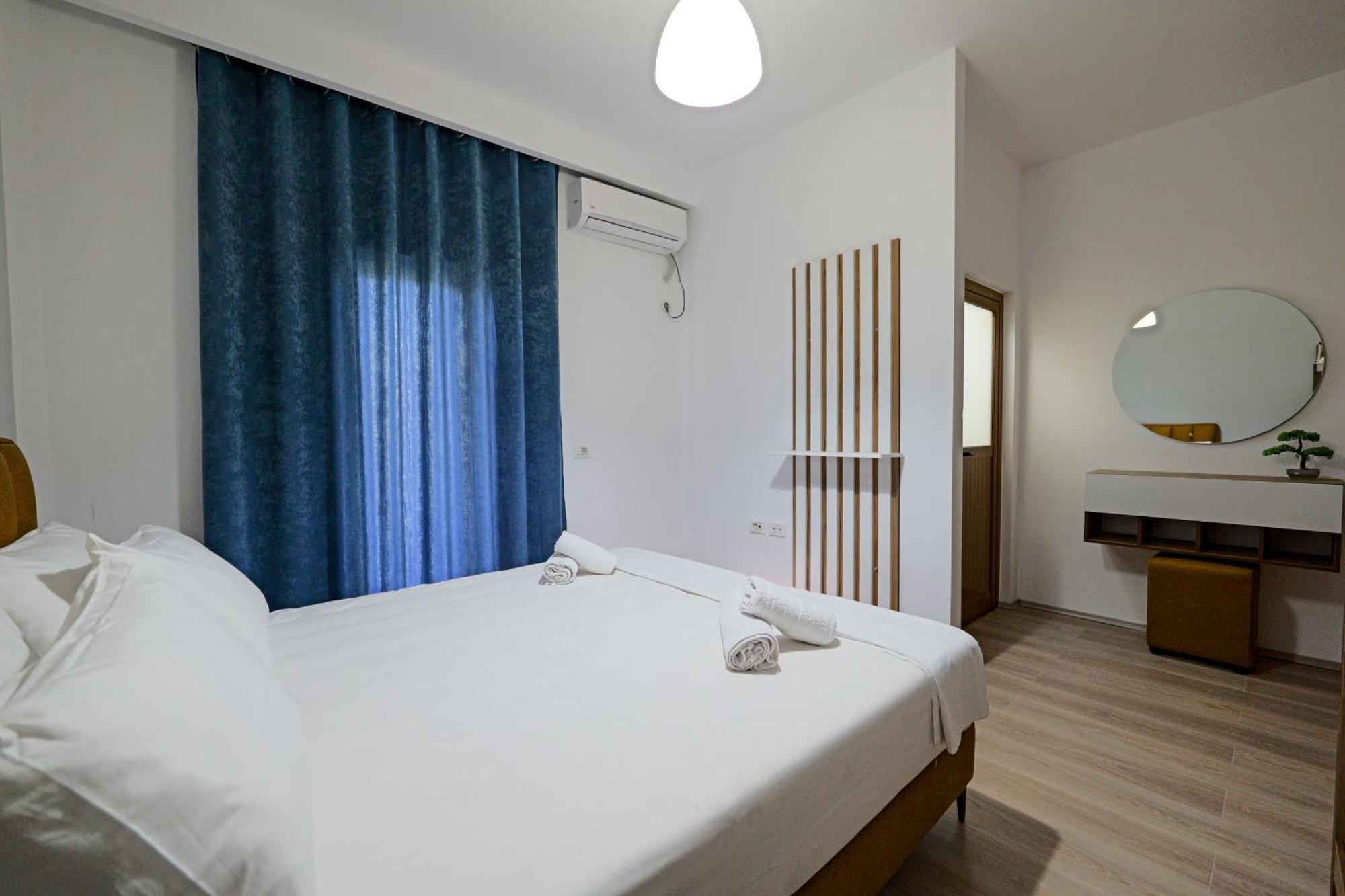 Hotel Holiday Sarandë エクステリア 写真
