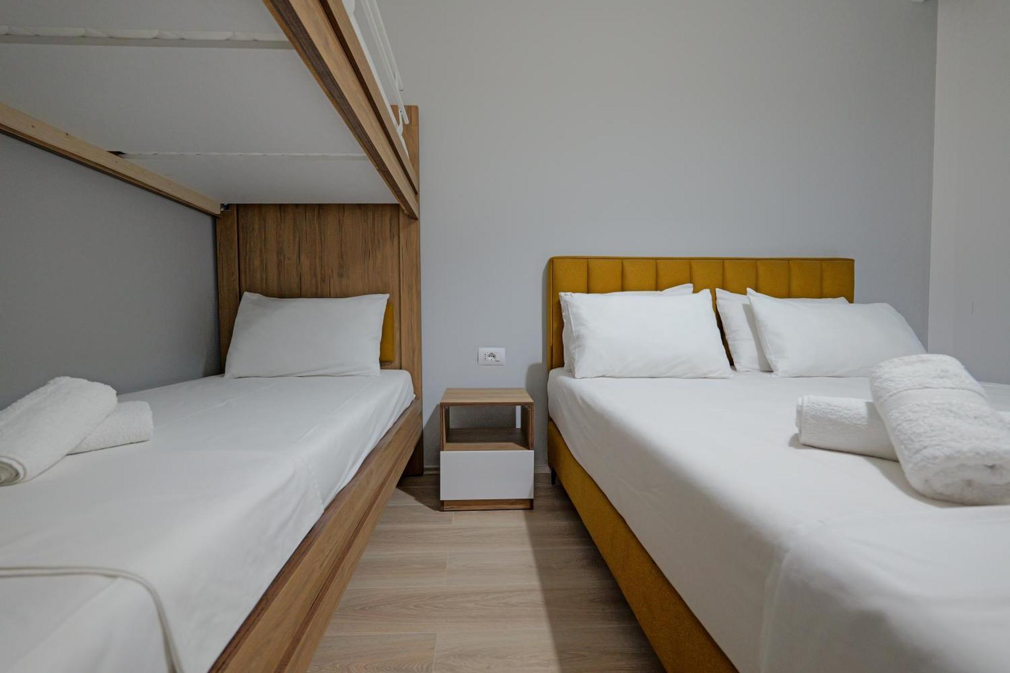 Hotel Holiday Sarandë エクステリア 写真