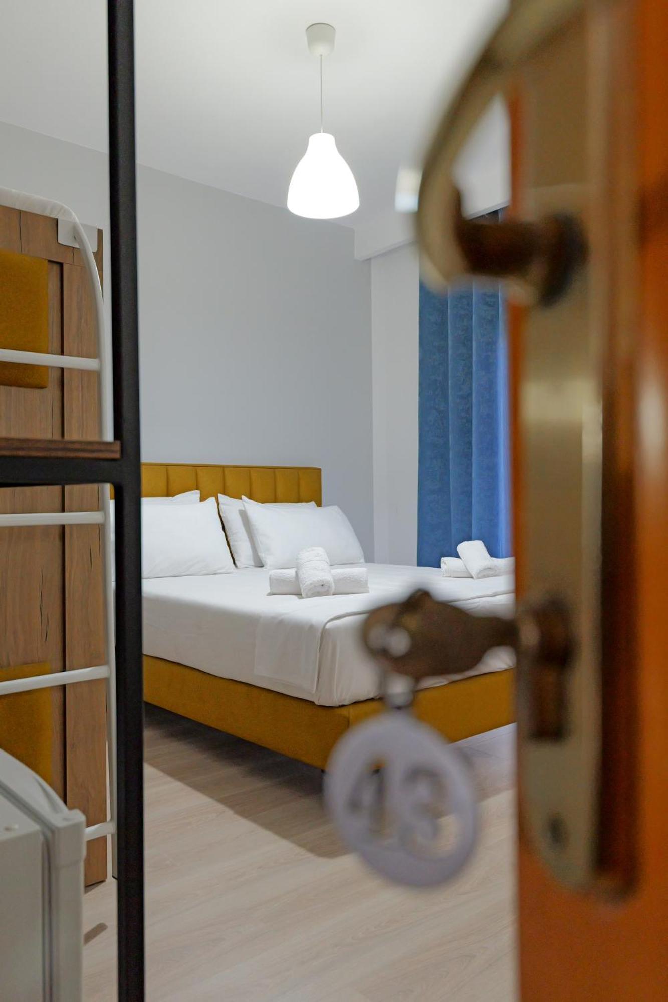Hotel Holiday Sarandë エクステリア 写真