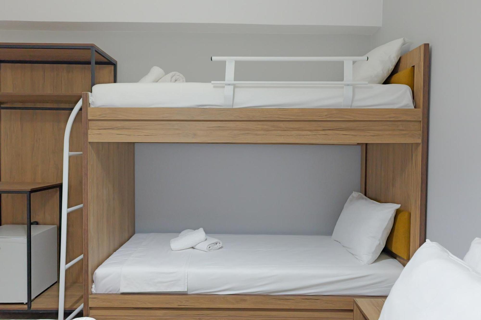Hotel Holiday Sarandë エクステリア 写真