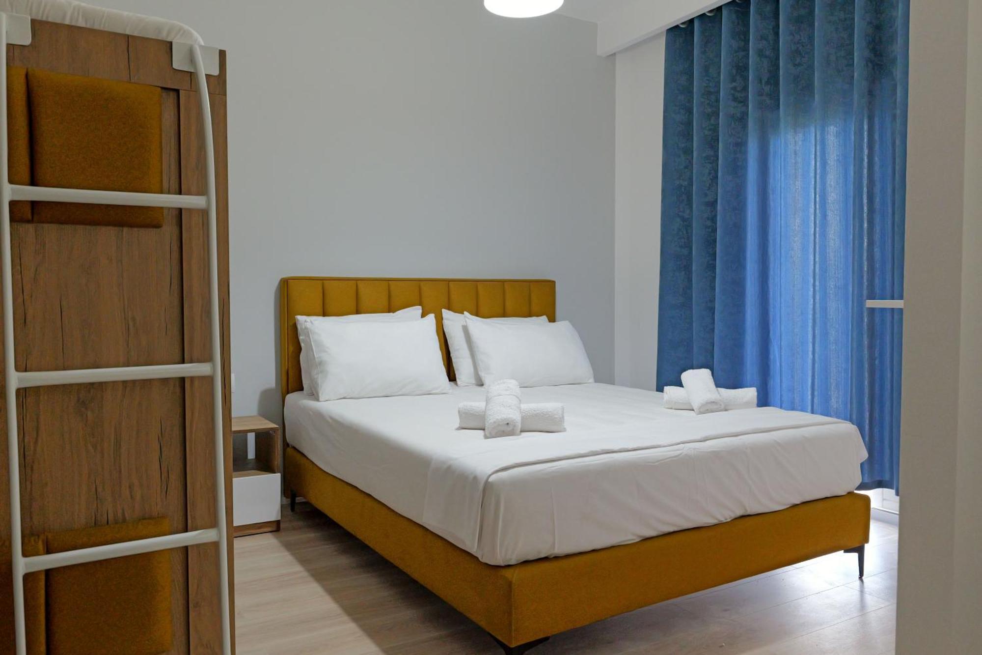 Hotel Holiday Sarandë エクステリア 写真