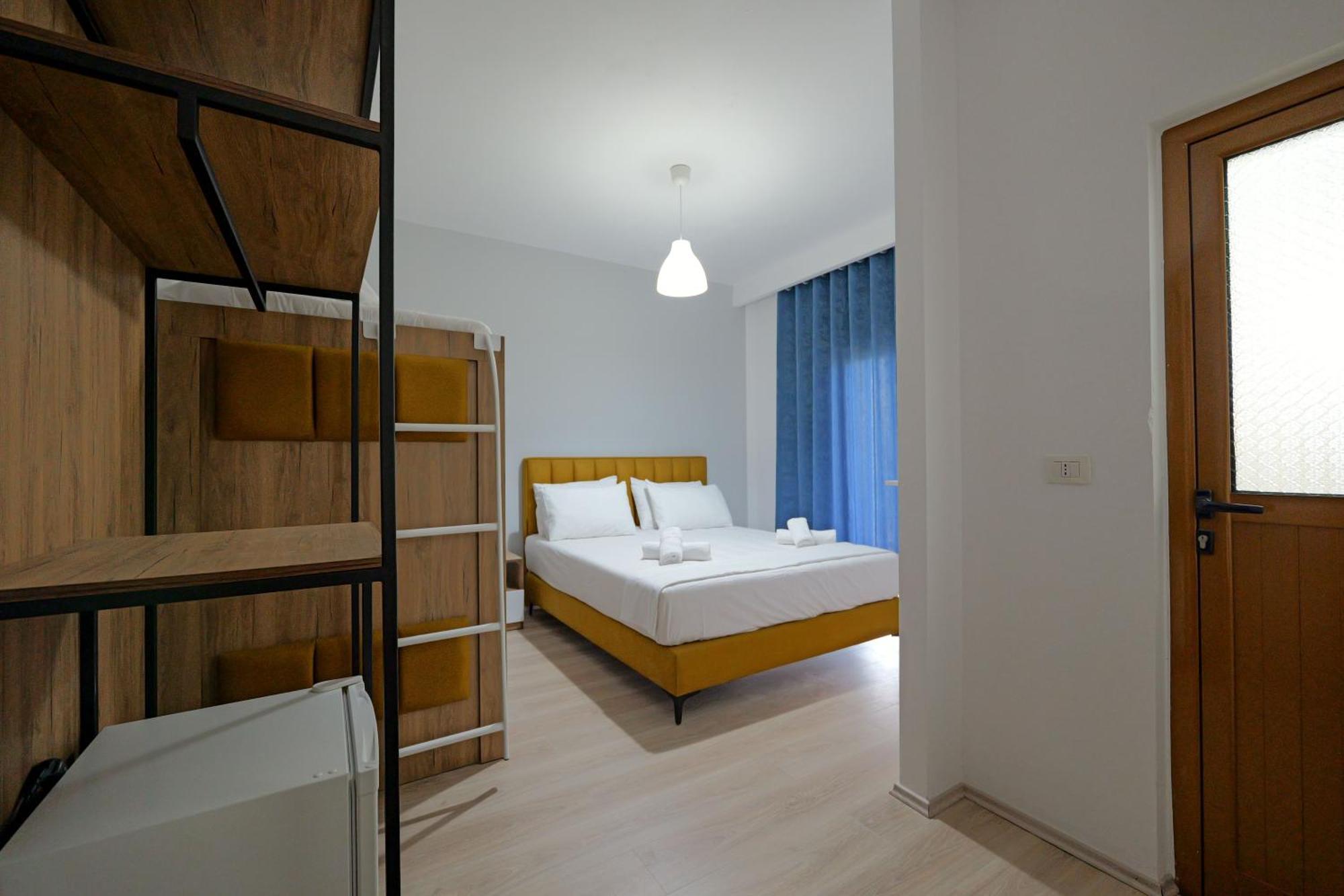Hotel Holiday Sarandë エクステリア 写真