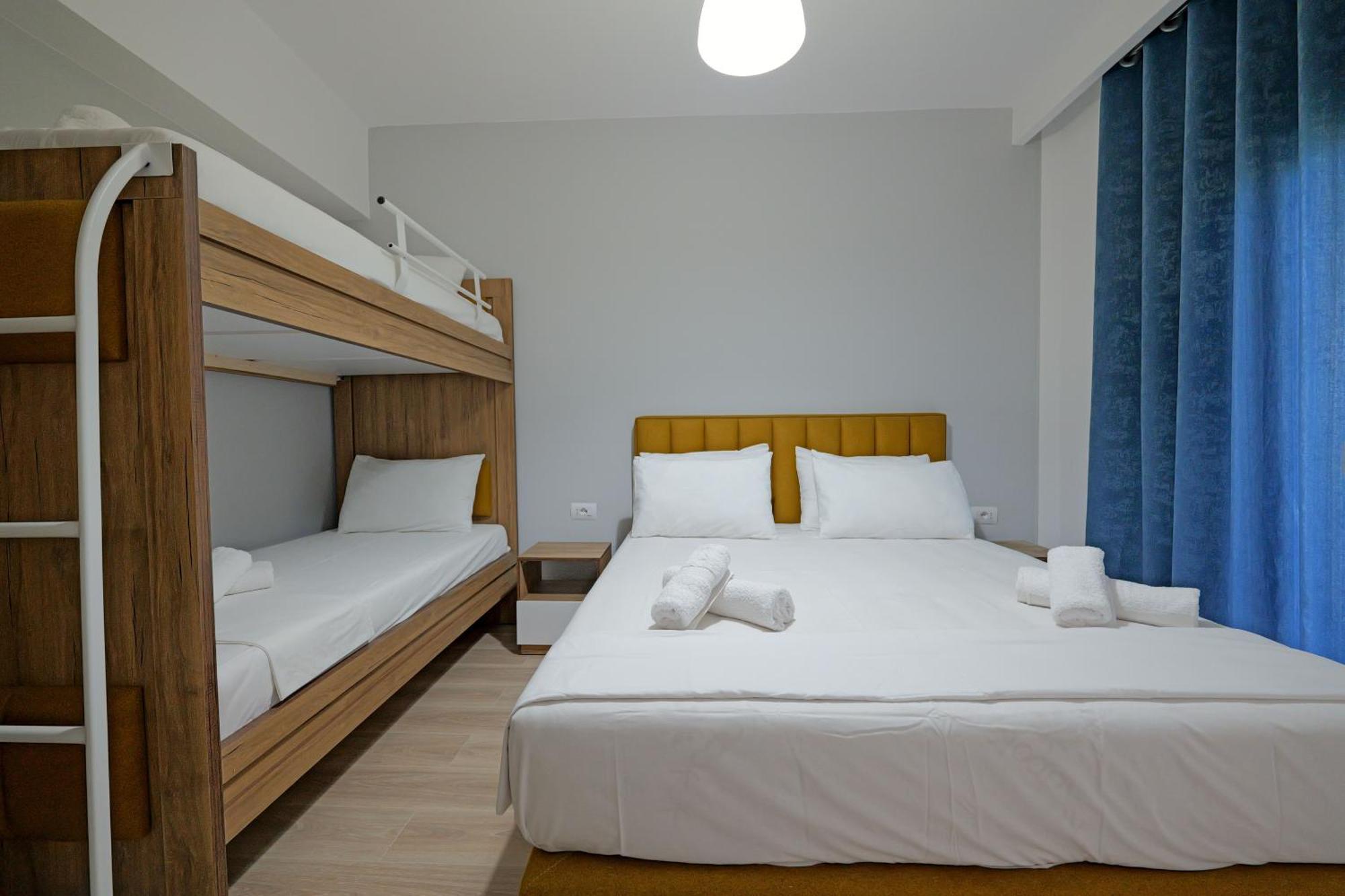 Hotel Holiday Sarandë エクステリア 写真